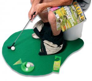 Potty putter golfen op het toilet